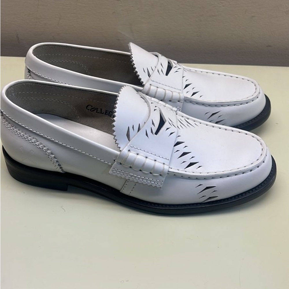 MADE IN ITALY COLLEGE White Slip-On Flats with Textured Leather Cut-Out Design